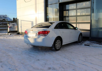 Подержанный автомобиль Chevrolet Cruze Sedan 2010 года (5 фото)
