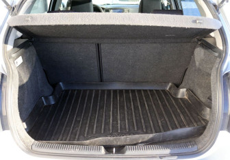 Подержанный автомобиль Toyota Corolla Hatchback 2003 года (11 фото)