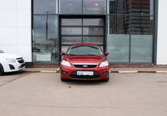 Подержанный автомобиль Ford Focus Hatchback 2009 года (8 фото)