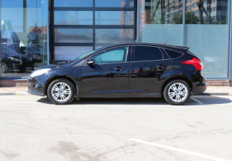 Подержанный автомобиль Ford Focus Hatchback 2013 года (8 фото)