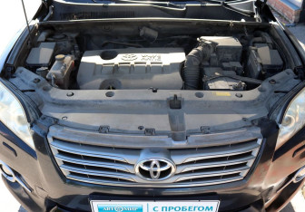 Подержанный автомобиль Toyota RAV4 2011 года (16 фото)