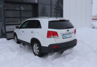 Подержанный автомобиль Kia Sorento 2010 года (3 фото)