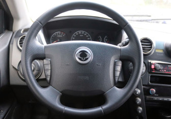 Подержанный автомобиль SsangYong Actyon 2007 года (15 фото)