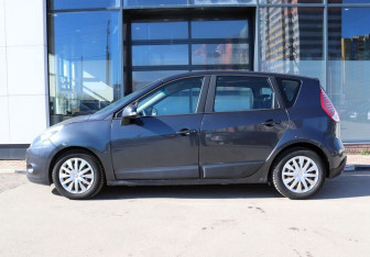 Подержанный автомобиль Renault Scenic 2009 года (2 фото)