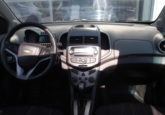 Подержанный автомобиль Chevrolet Aveo Sedan 2012 года (14 фото)