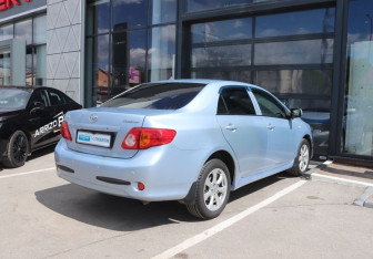 Подержанный автомобиль Toyota Corolla Sedan 2007 года (5 фото)