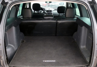 Подержанный автомобиль Nissan Terrano 2014 года (11 фото)