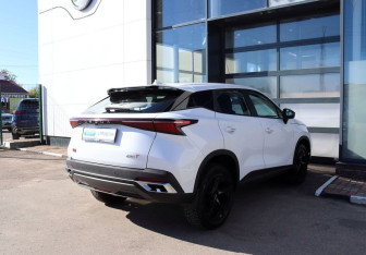 Подержанный автомобиль Omoda C5 2023 года (5 фото)