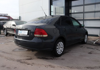 Подержанный автомобиль Volkswagen Polo Sedan 2012 года (6 фото)