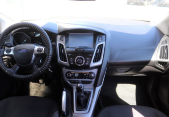 Подержанный автомобиль Ford Focus Hatchback 2013 года (14 фото)