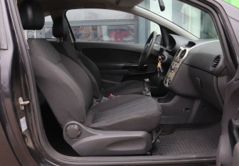 Подержанный автомобиль Opel Corsa 2008 года (12 фото)