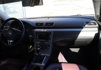Подержанный автомобиль Volkswagen Passat Sedan 2011 года (12 фото)