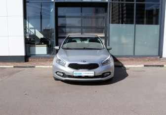 Подержанный автомобиль Kia Ceed Hatchback 2012 года (8 фото)