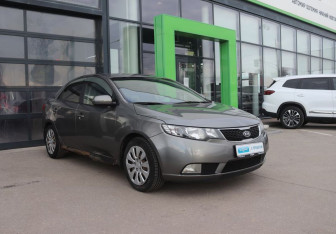 Подержанный автомобиль Kia Cerato Sedan 2011 года (7 фото)