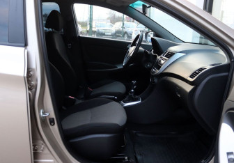 Подержанный автомобиль Hyundai Solaris Sedan 2011 года (13 фото)