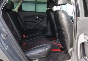 Подержанный автомобиль Volkswagen Polo Sedan 2012 года (10 фото)