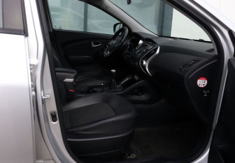 Подержанный автомобиль Hyundai ix35 2013 года (10 фото)