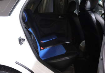 Подержанный автомобиль Ford Focus Sedan 2009 года (12 фото)