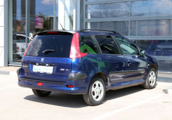 Подержанный автомобиль Peugeot 206 Wagon 2002 года (5 фото)