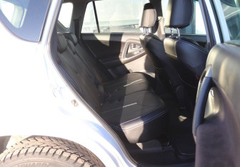 Подержанный автомобиль Toyota RAV4 2012 года (11 фото)