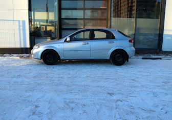 Подержанный автомобиль Chevrolet Lacetti Hatchback 2011 года (2 фото)