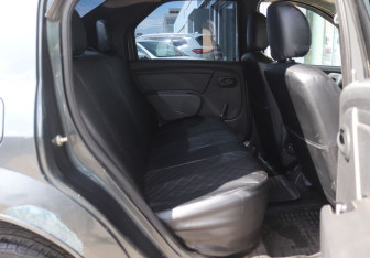 Подержанный автомобиль Renault Logan Sedan 2010 года (10 фото)