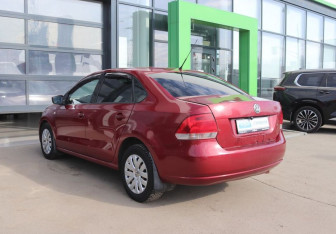 Подержанный автомобиль Volkswagen Polo Sedan 2011 года (3 фото)