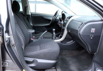 Подержанный автомобиль Toyota Corolla Sedan 2008 года (13 фото)