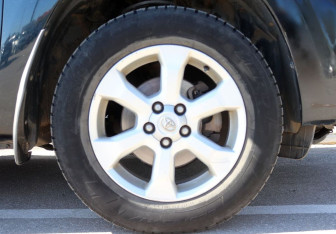 Подержанный автомобиль Toyota RAV4 2011 года (10 фото)