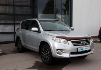 Подержанный автомобиль Toyota RAV4 2011 года (2 фото)