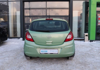 Подержанный автомобиль Opel Corsa 2010 года (4 фото)