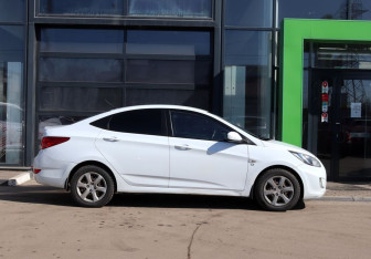 Подержанный автомобиль Hyundai Solaris Sedan 2014 года (8 фото)