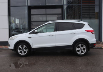 Подержанный автомобиль Ford Kuga 2013 года (2 фото)