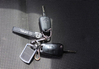 Подержанный автомобиль Opel Astra Sedan 2010 года (17 фото)