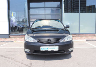 Подержанный автомобиль Toyota Camry Sedan 2005 года (8 фото)