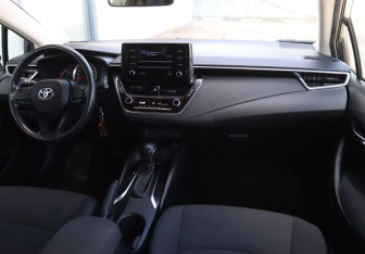 Подержанный автомобиль Toyota Corolla Sedan 2019 года (13 фото)