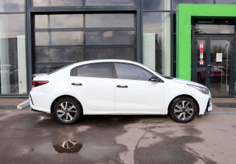 Подержанный автомобиль Kia Rio Sedan 2017 года (5 фото)