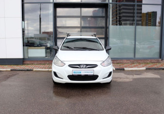 Подержанный автомобиль Hyundai Solaris Hatchback 2012 года (8 фото)