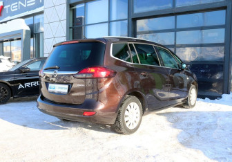 Подержанный автомобиль Opel Zafira Compactvan 2015 года (5 фото)