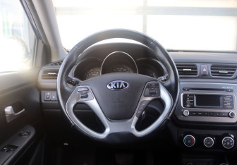 Подержанный автомобиль Kia Rio Hatchback 2016 года (16 фото)