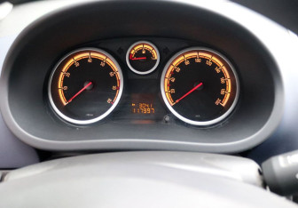 Подержанный автомобиль Opel Corsa 2007 года (15 фото)