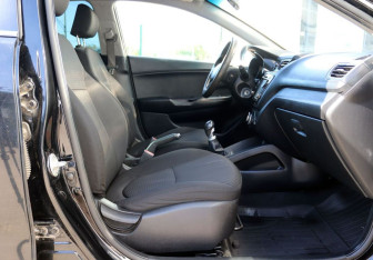 Подержанный автомобиль Kia Rio Sedan 2013 года (13 фото)