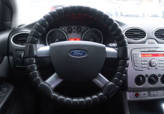 Подержанный автомобиль Ford Focus Sedan 2008 года (15 фото)