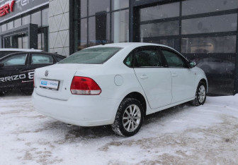 Подержанный автомобиль Volkswagen Polo Sedan 2015 года (5 фото)