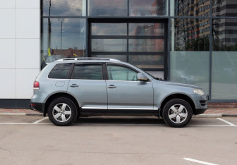 Подержанный автомобиль Volkswagen Touareg 2008 года (8 фото)
