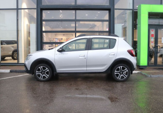 Подержанный автомобиль Renault Sandero 2019 года (2 фото)