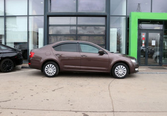 Подержанный автомобиль Skoda Octavia Liftback 2014 года (6 фото)
