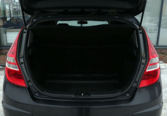 Подержанный автомобиль Hyundai i30 Hatchback 2009 года (10 фото)