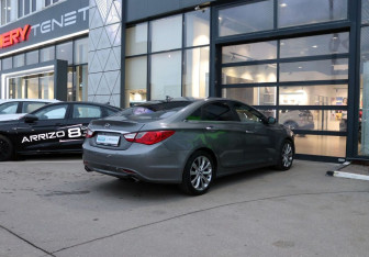 Подержанный автомобиль Hyundai Sonata 2011 года (5 фото)