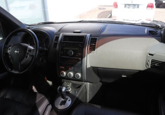 Подержанный автомобиль Nissan X-Trail 2008 года (11 фото)